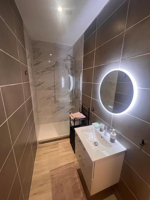 T2 Neuf Et Moderne Climatiser Avec Netflix Amazon Marsilia Exterior foto